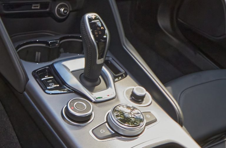 Alfa-Romeo-Giulia-Schaltung-Getriebe
