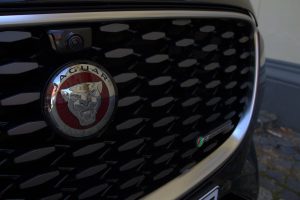 Jaguar F-Pace Kuehlergrill Emblem