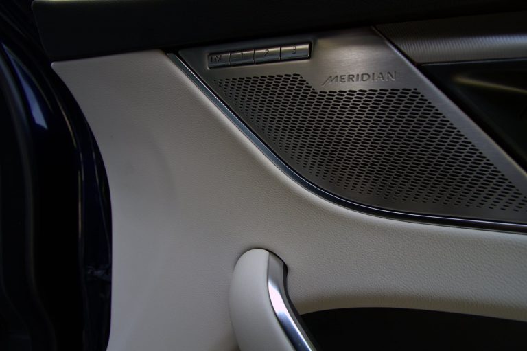 Jaguar F-Pace Lautsprecher Beifahrertür Meridian