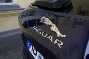 Jaguar F-Pace Logo und Schrftzug hinten