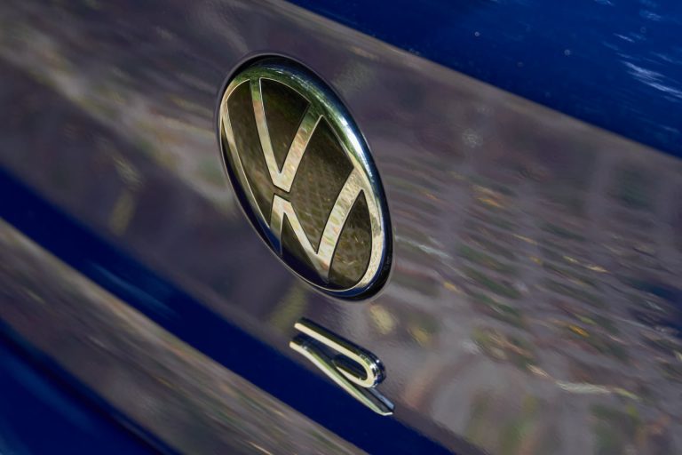VW-Golf R-Design-1